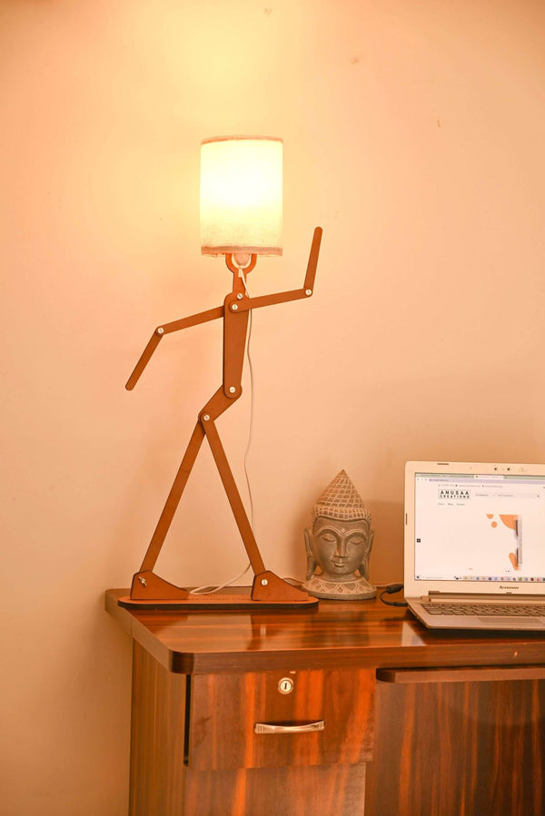 Table lamp with movable Swing Arms and Legs