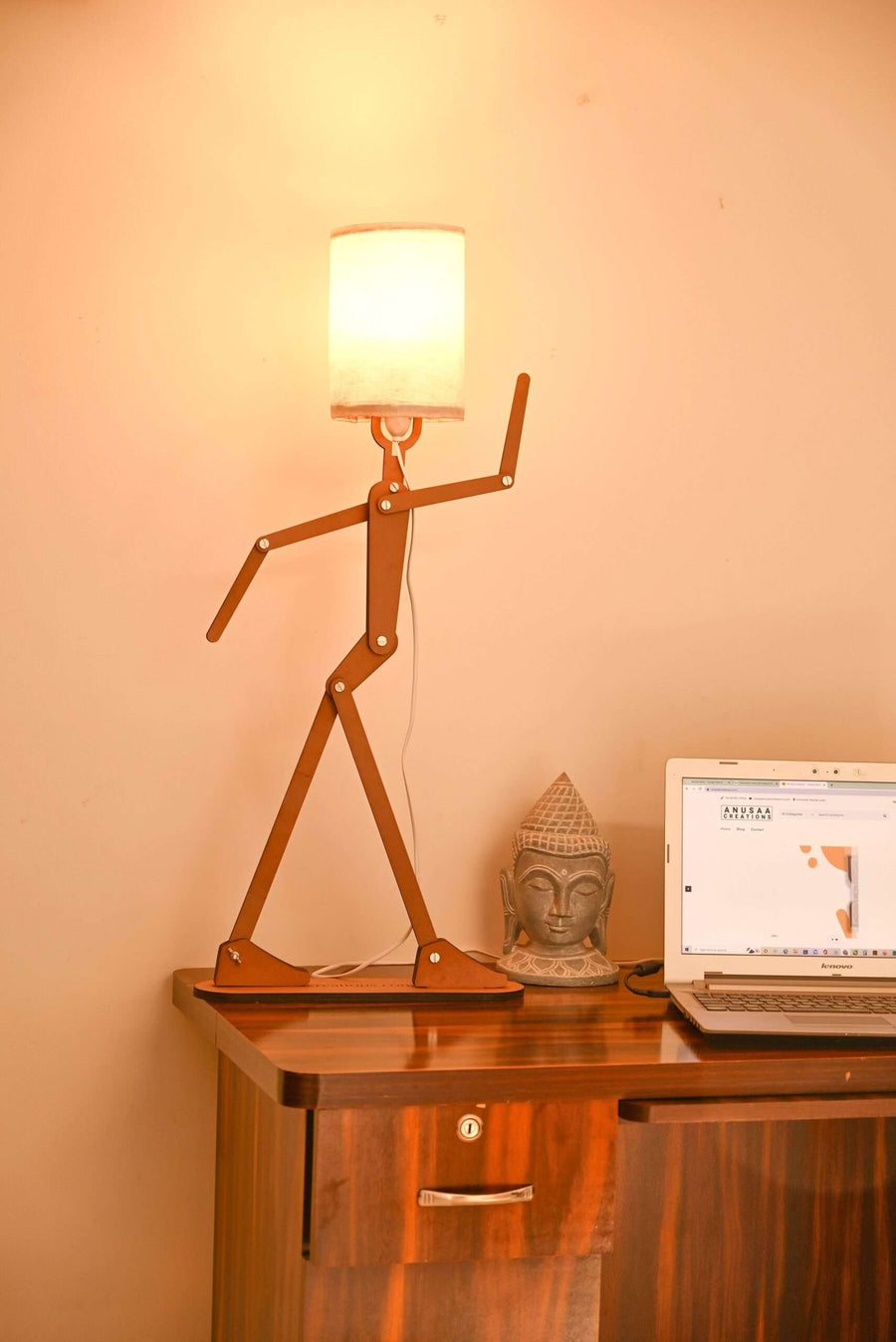 Table lamp with movable Swing Arms and Legs